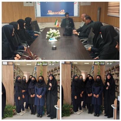 بازدید دبیرستان معلم از کتابخانه